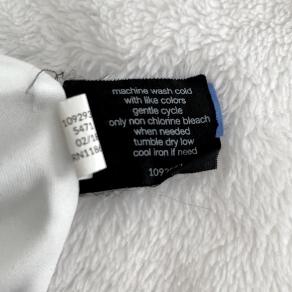 Lane Bryant Blue/White floral open shoulder flouncy blouse with lace. Size 26/28 - Picture 10 of 10